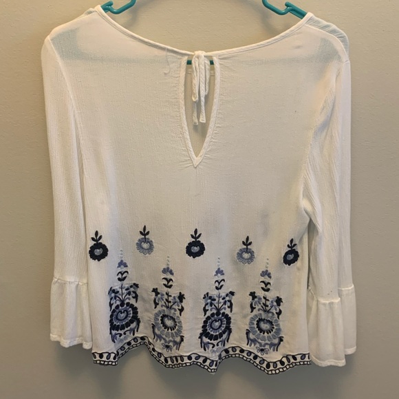 ⭐️✨3 for $15✨⭐️ GUC⭐️Aeropostale Bell sleeve top - Picture 3 of 5